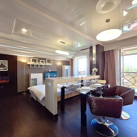 Найбільше Ліжко У Полтаві Мережа Alex Apartments Цілодобово Безконтактне Заселення Poltava Exterior foto